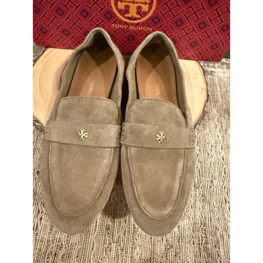 Tory Burch Ballet Loafer River Rock Size 8M 87258 Driving Shoes Suede Gold Logo